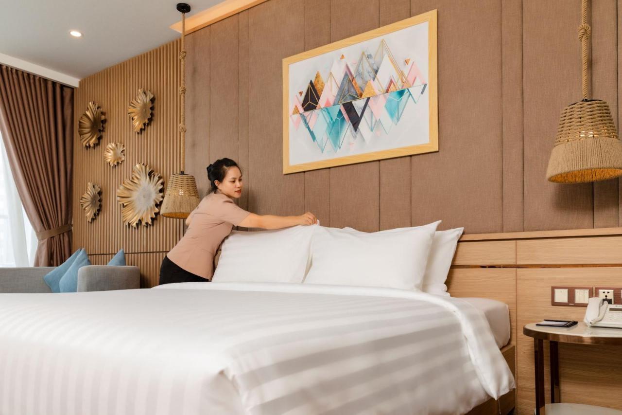 Virgo Hotel Nha Trang Exterior photo A chambermaid making a bed